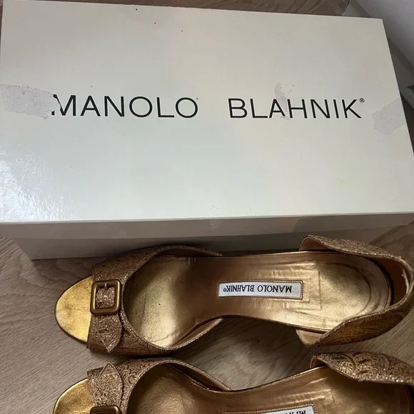 Manolo Blahnik gold buckle heels - Picture 3 of 10